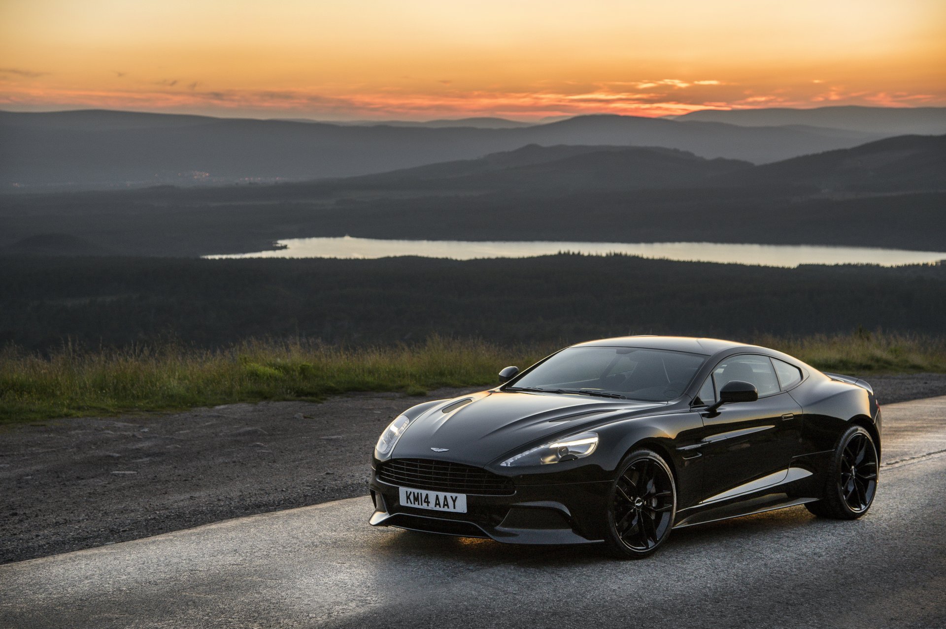 2014 aston martin vanquish carbone aston martin vanquish soirée coucher de soleil