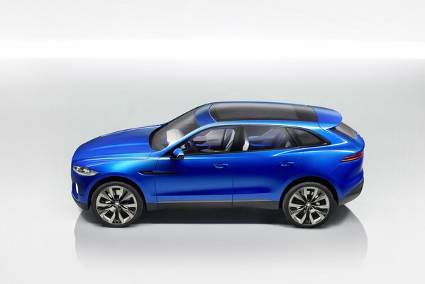 Azur bleu Jaguar cx17 sur fond blanc