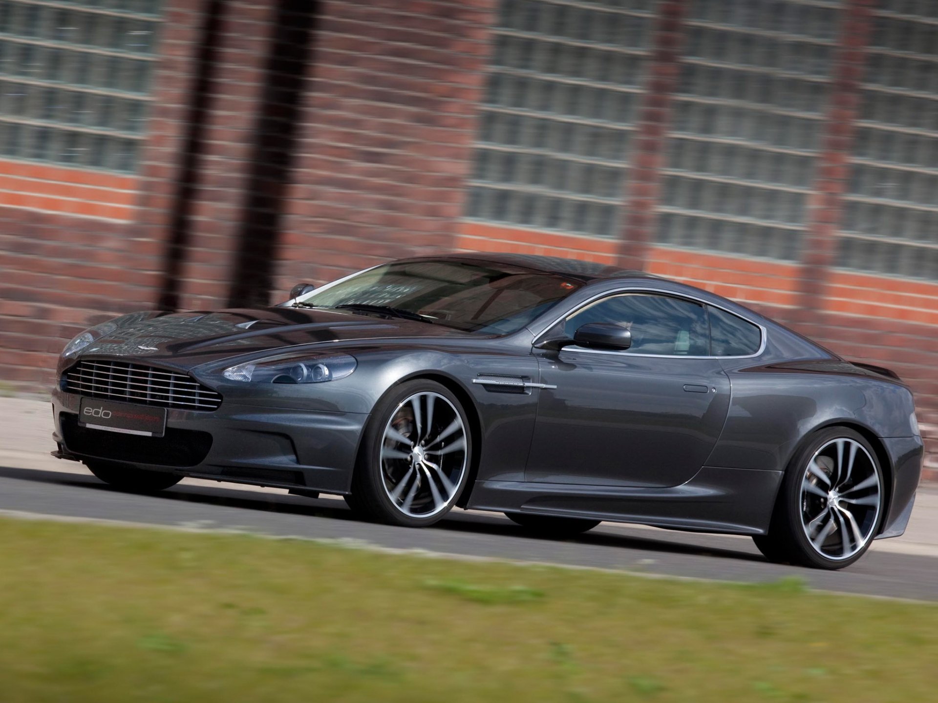 edo competition aston martin dbs voiture tuning noir