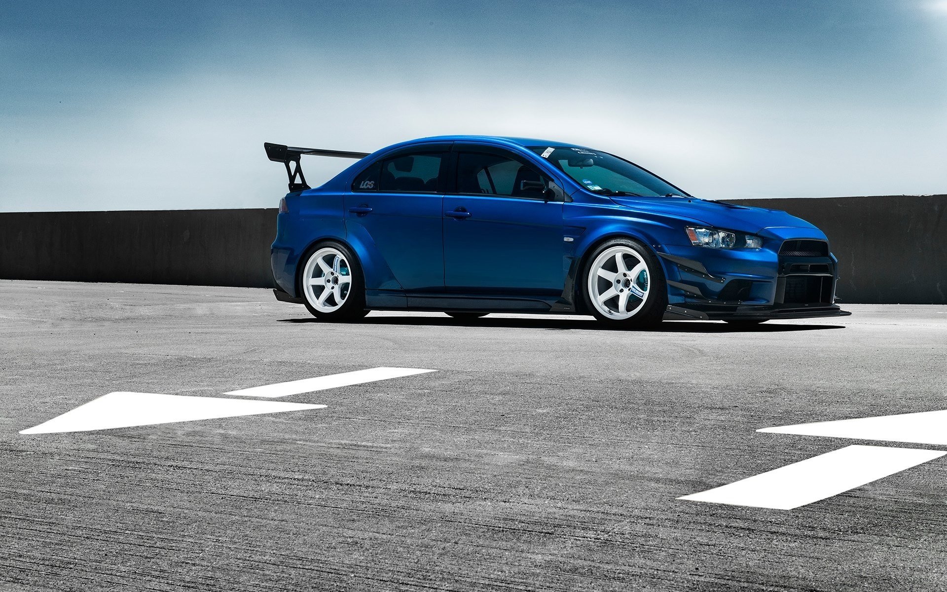 mitsubishi profession évolution x bleu voiture spoiler roues avant