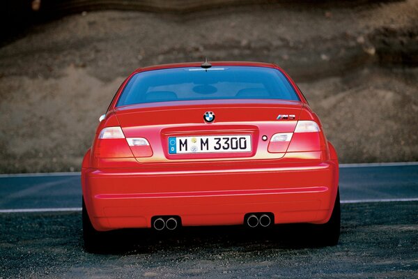 Modèle allemand BMW rouge