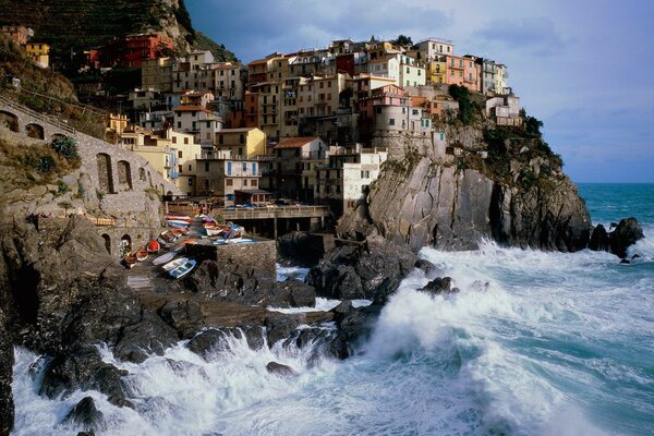 Italie. La mer qui fait rage. Montagnarde