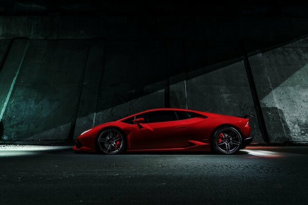 Voiture rouge lamborghini à Chicago