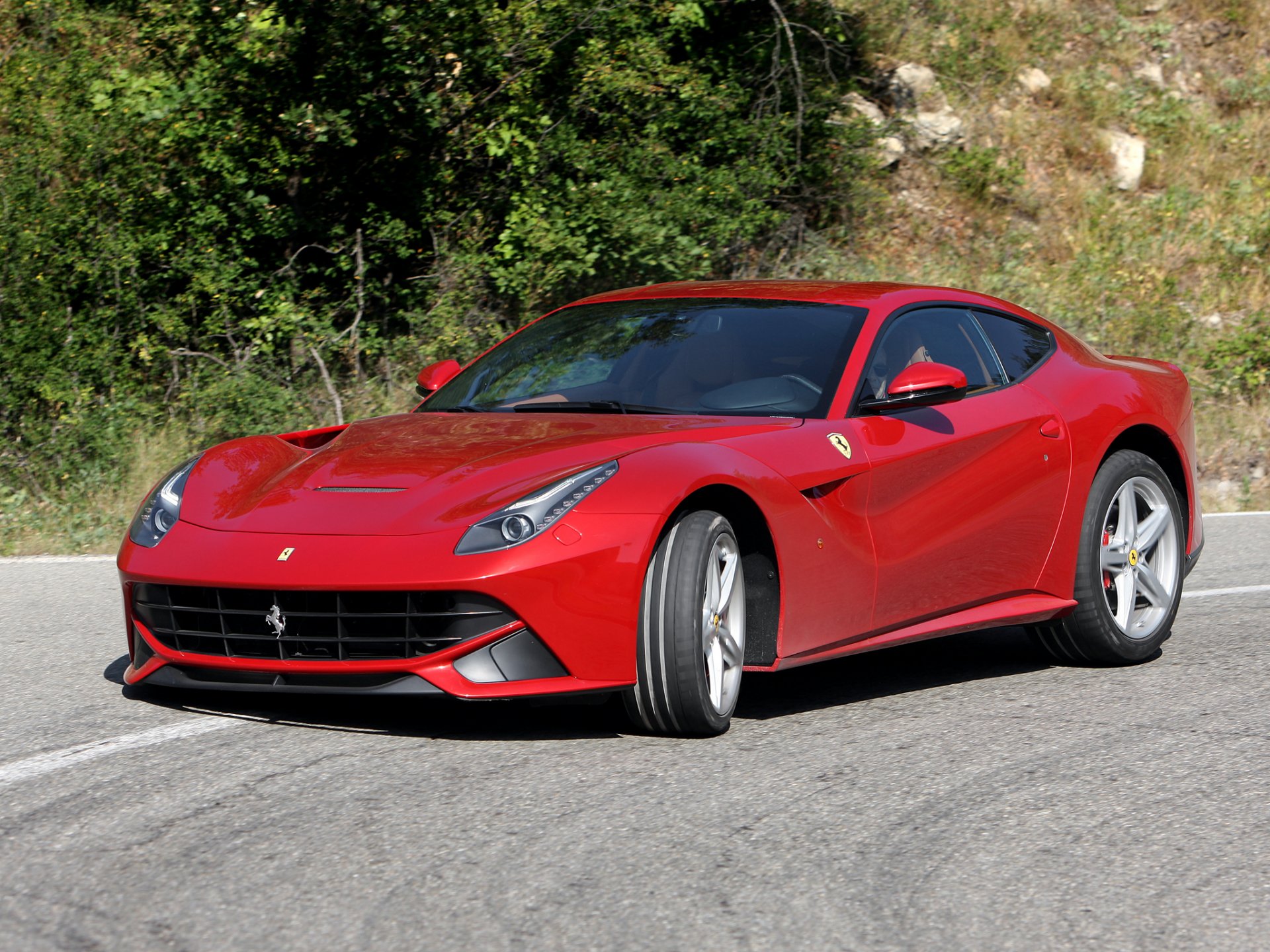 ferrari f12 berlinetta route arbres avant ferrari f12