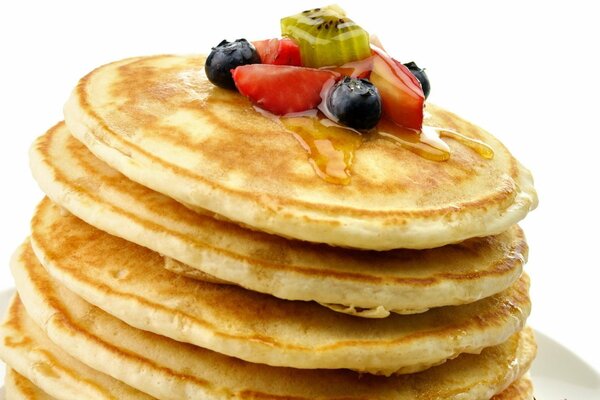 Crêpes aux fruits, baies et miel