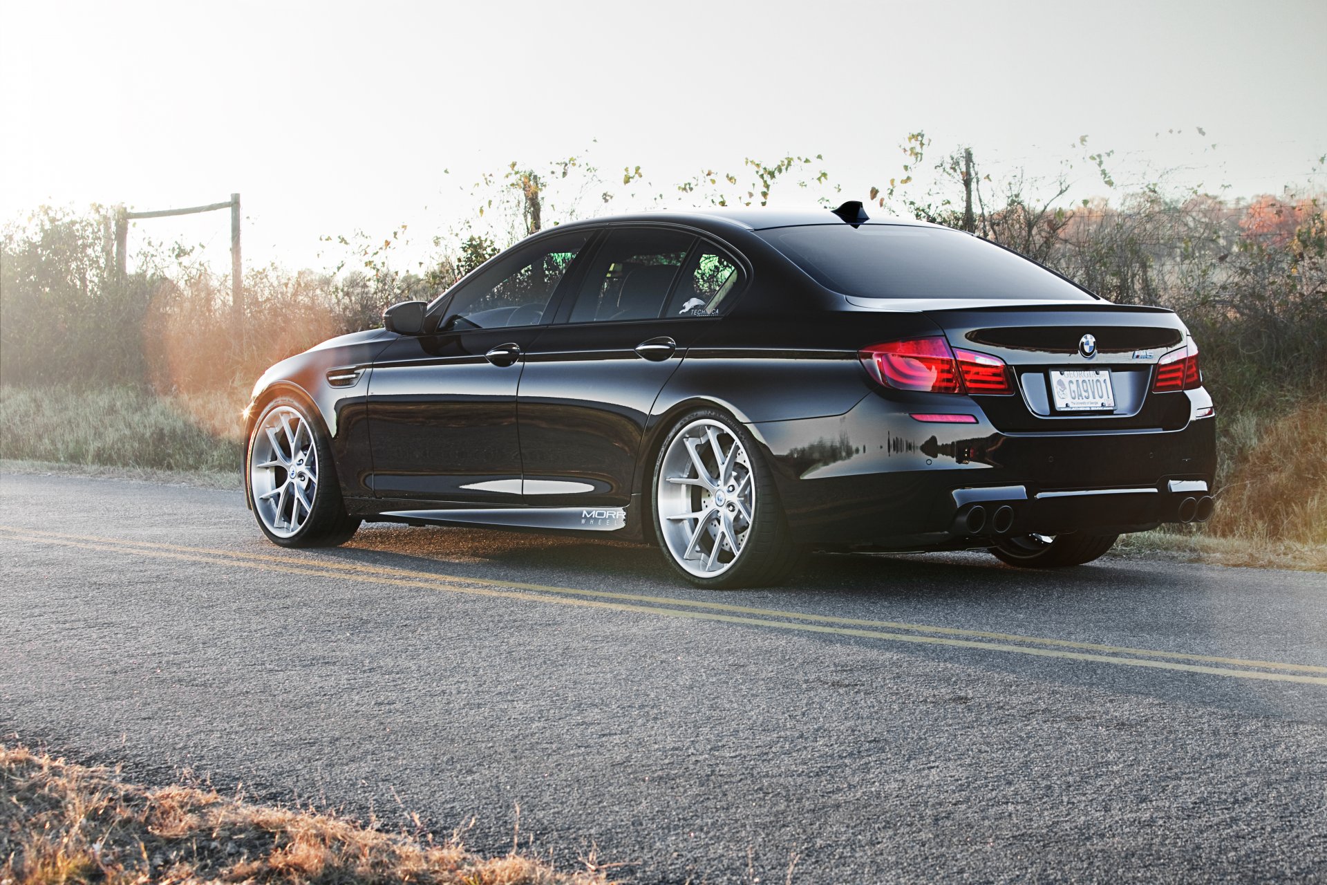 bmw m5 f10 noir bmw vue arrière route marquage