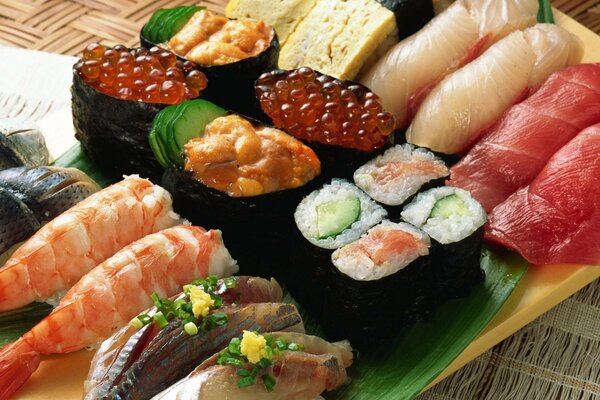 Petits pains et sushis aux fruits de mer