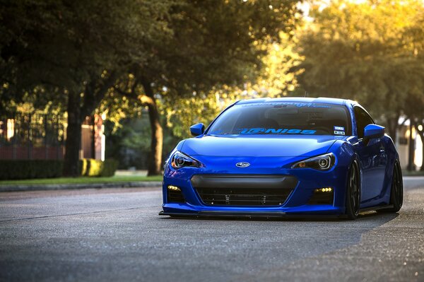 Fond d écran bleu subaru brz sur fond de parc