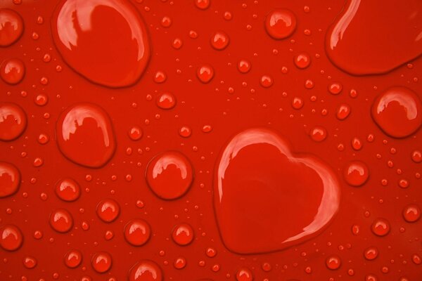 Gouttes rouges en forme de coeur
