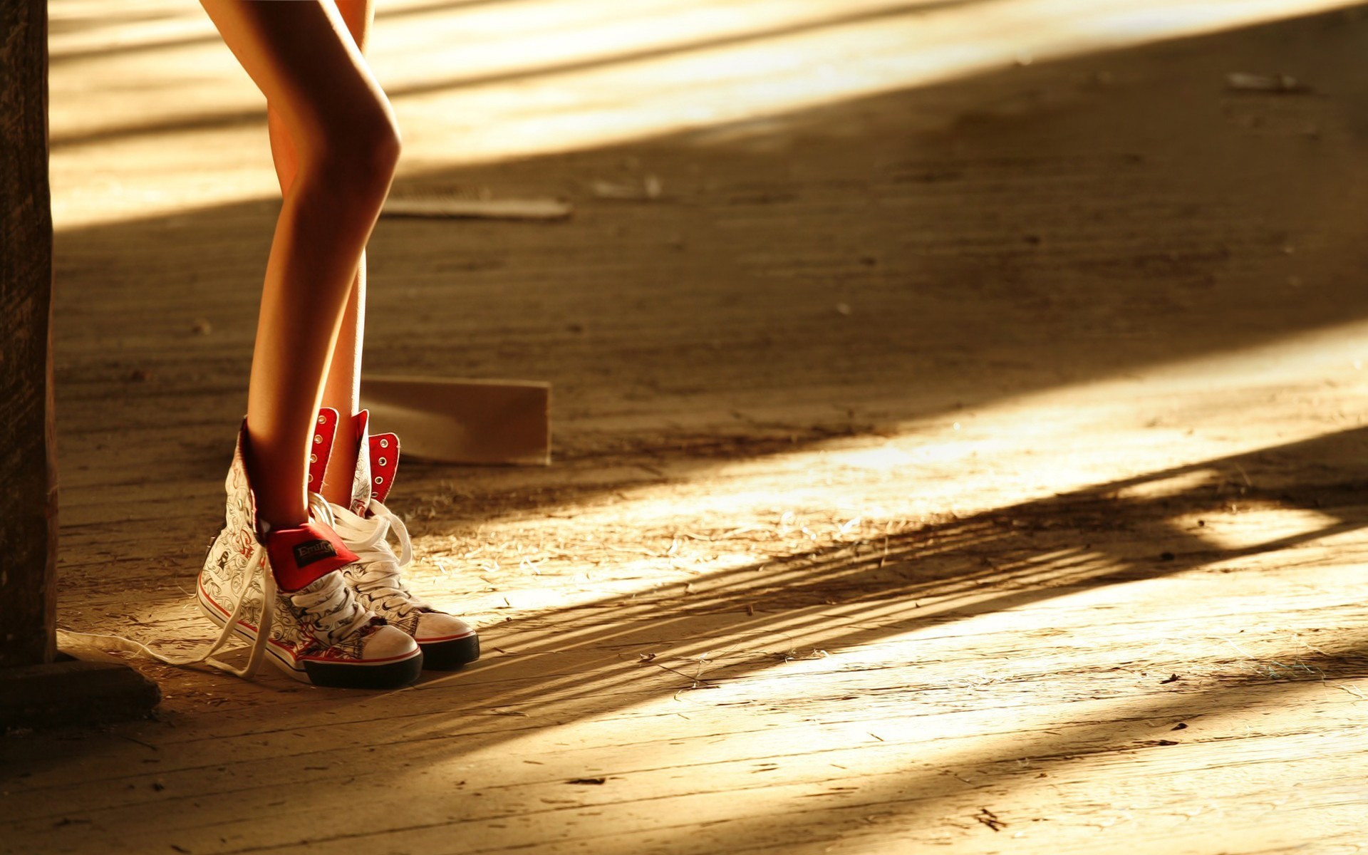 pieds baskets planches plancher