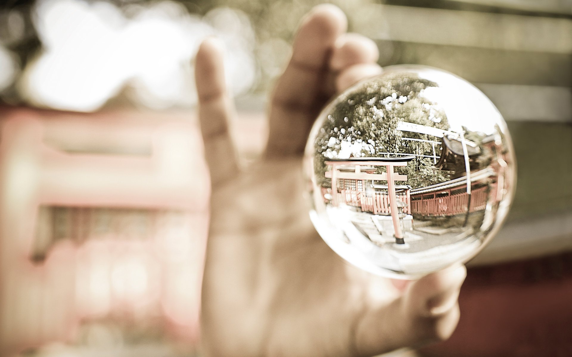boule ball reflection hand macro réflexion glass main verre