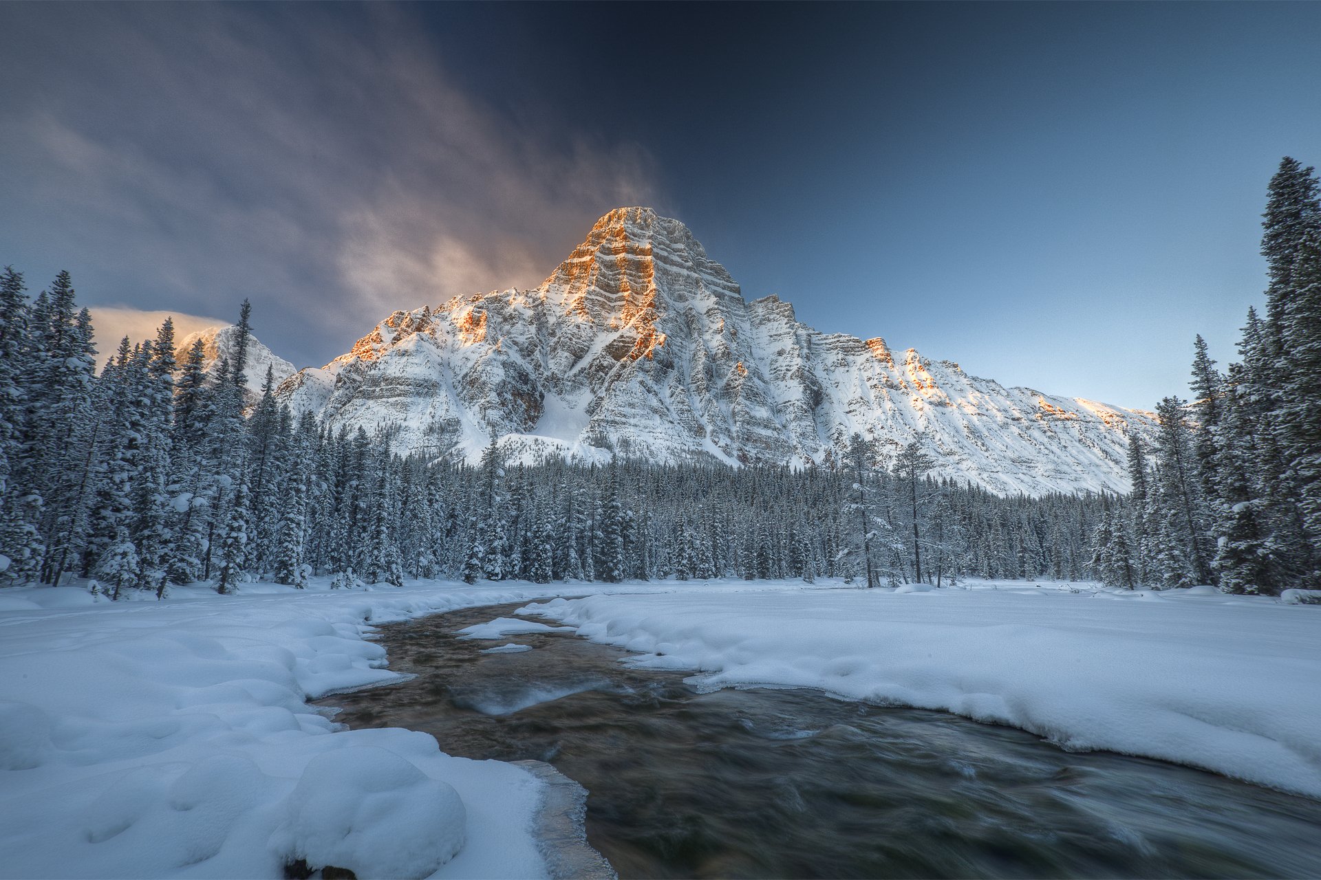 canada alberta parc national de banff mont cefren hiver forêt rivière neige