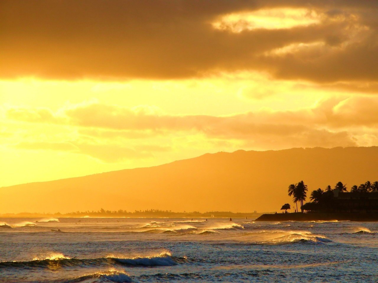 vagues mer coucher de soleil