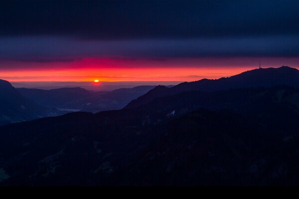 Nature en Allemagne Bavière au coucher du soleil dans les montagnes