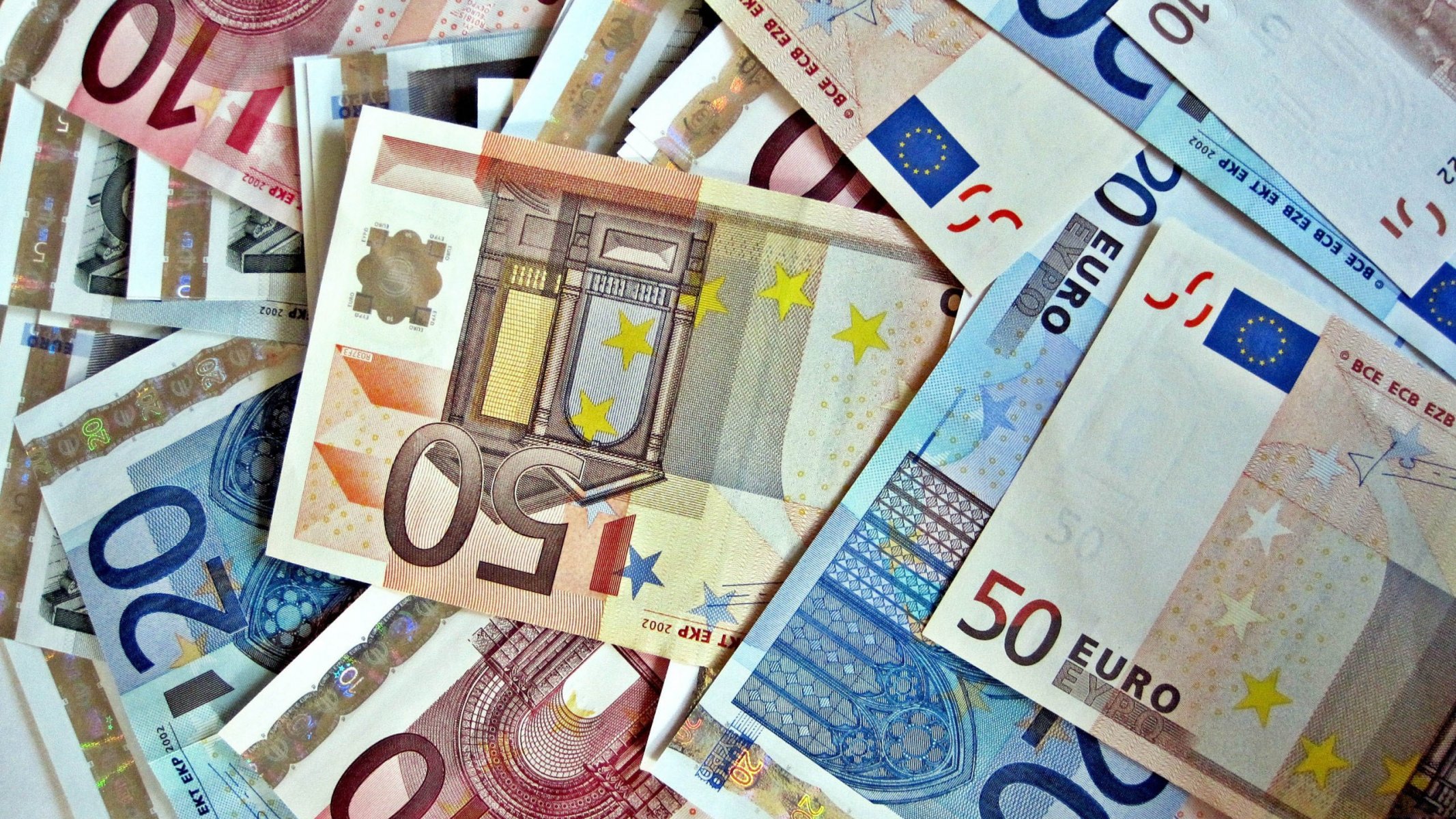 argent euro monnaie factures gros plan