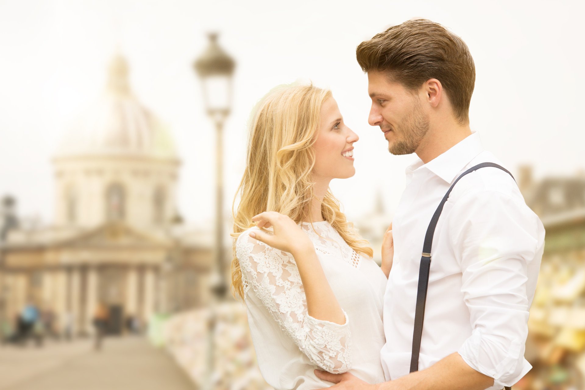 couple amoureux promenade
