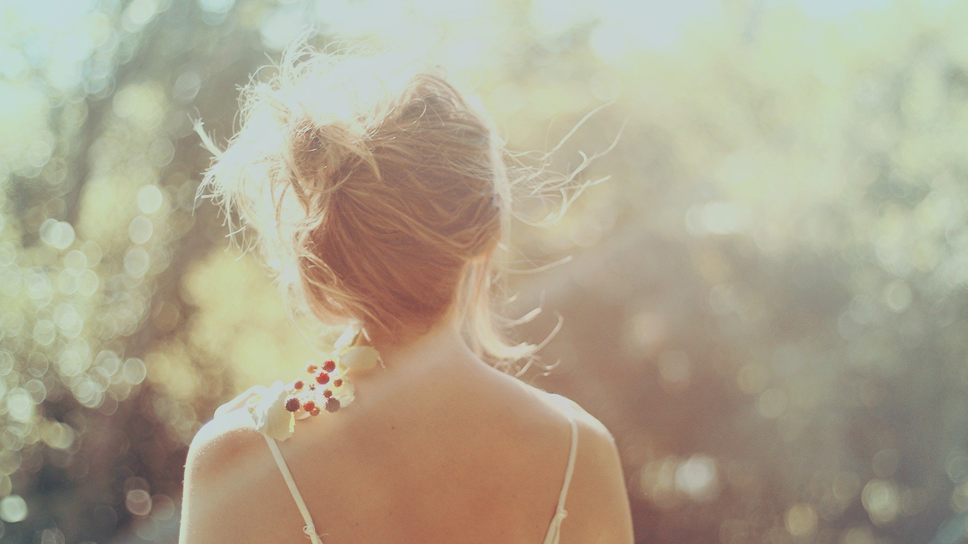 humeur fille. cheveux blonde fond fond d écran
