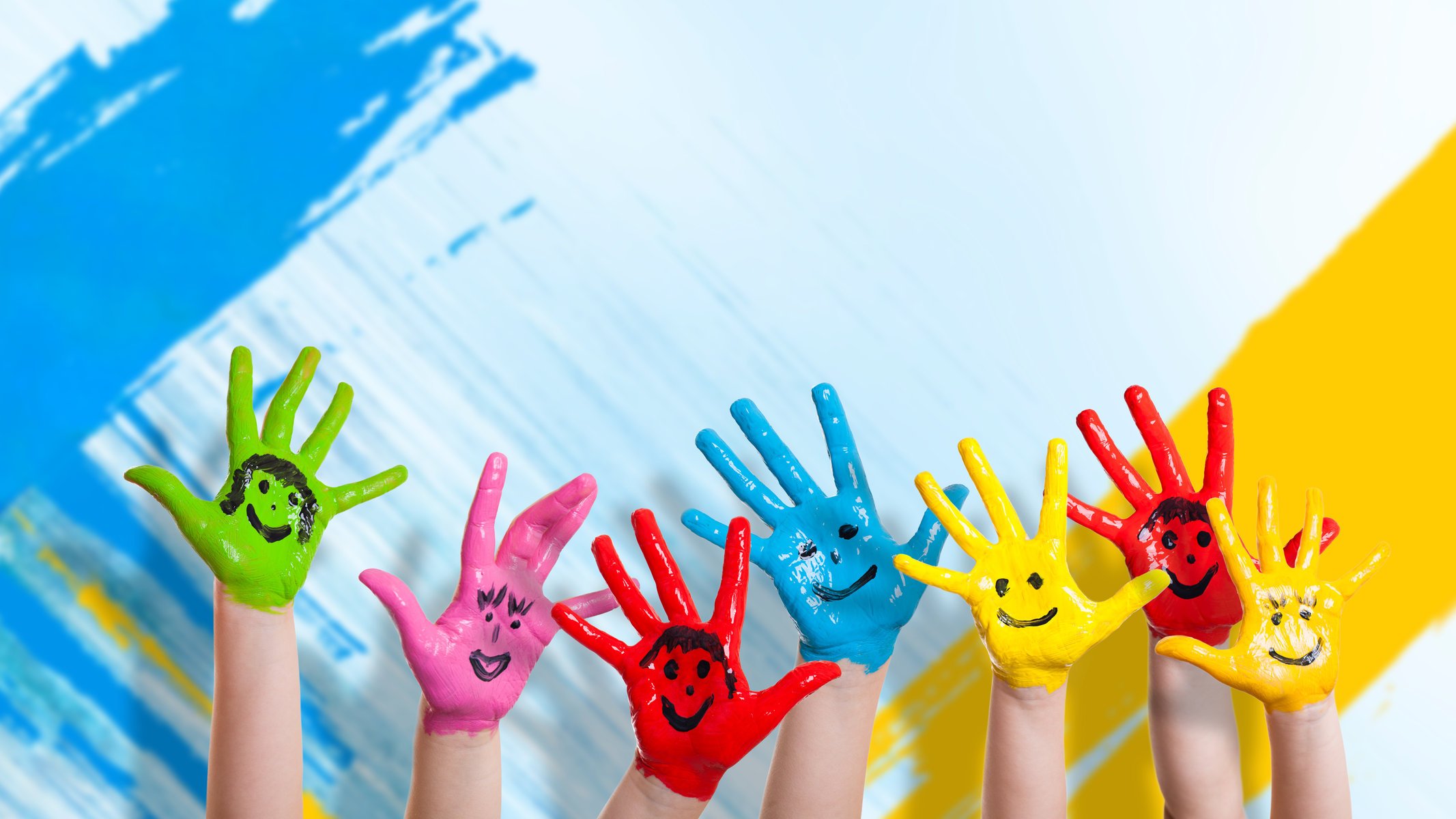 enfants mur de couleur sourire mode bonheur mains mur de couleur sourires dessin