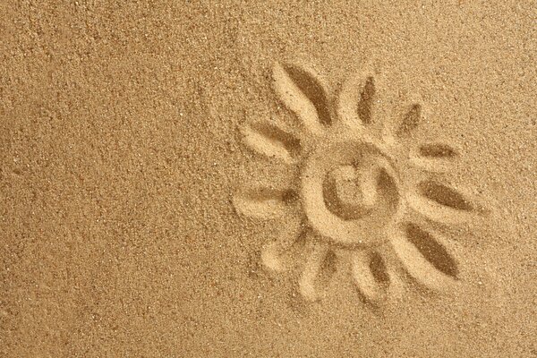 Soleil peint sur le sable doré