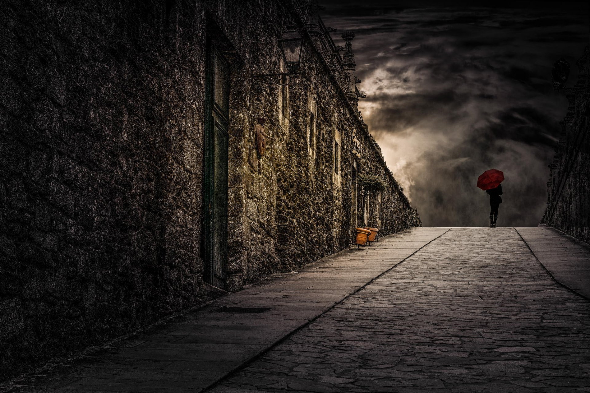 fille rue parapluie ciel