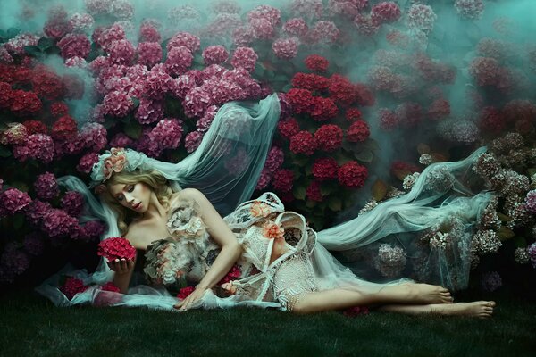 Fille avec des fleurs et en voile
