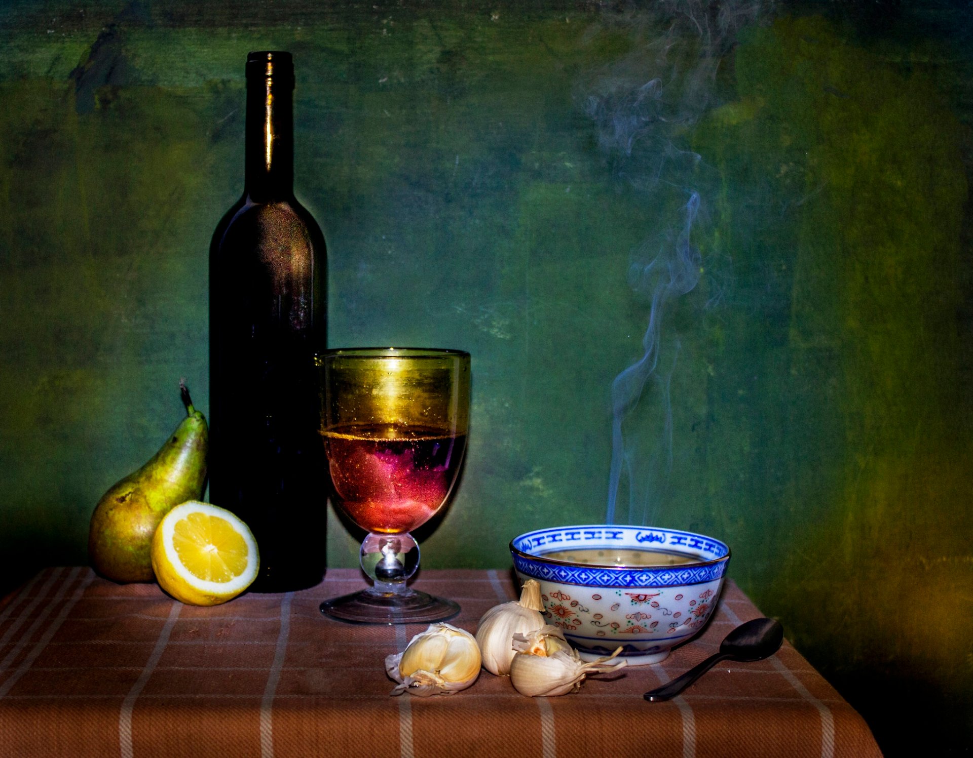 bol de soupe bouteille assiette table nature morte
