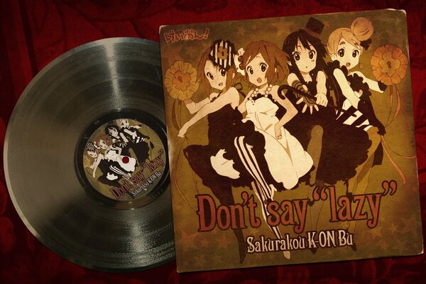 Disque kinil avec des danses de cabaret