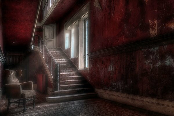 Chaise solitaire près de l escalier