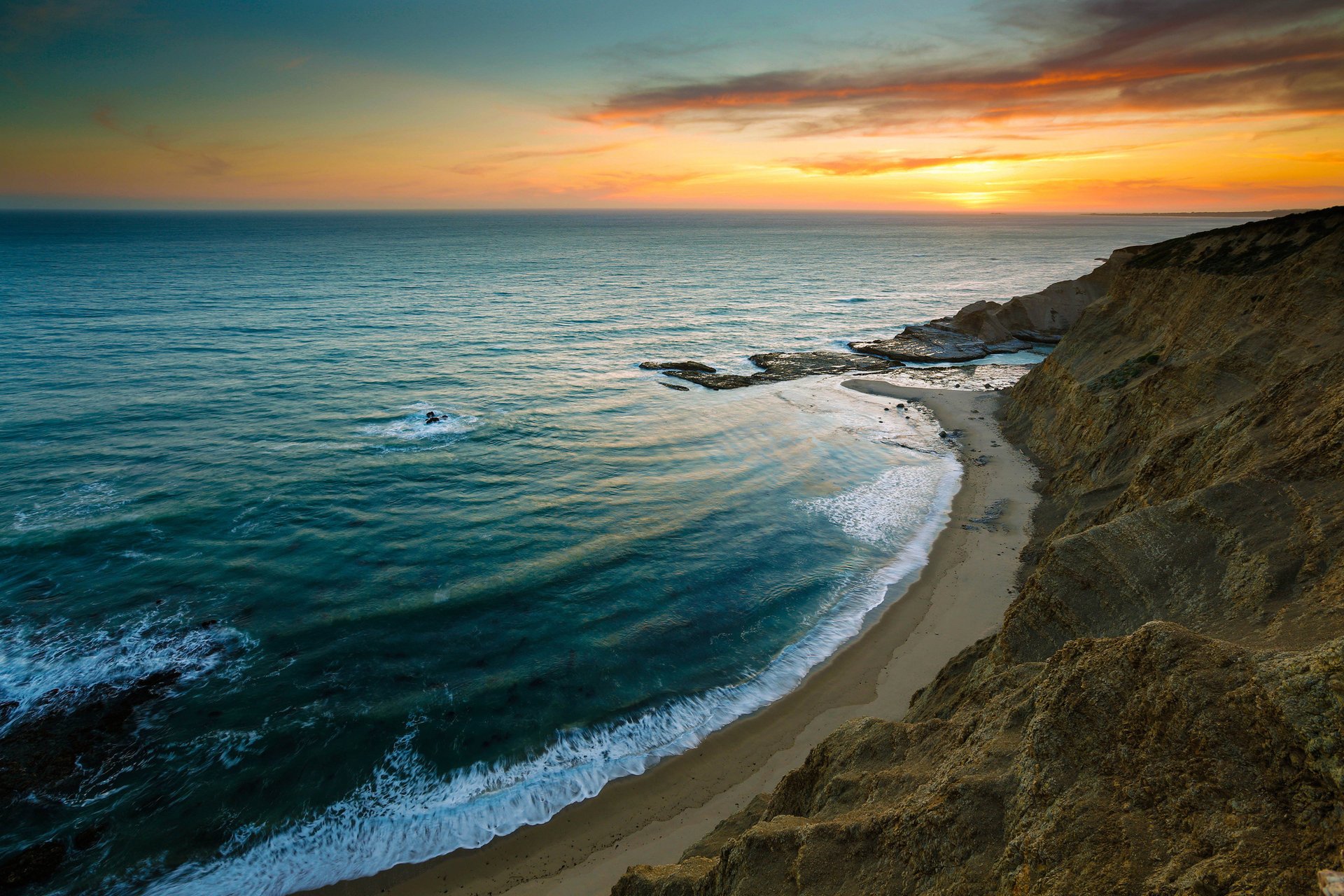 mer rochers vagues ciel plage coucher de soleil côte