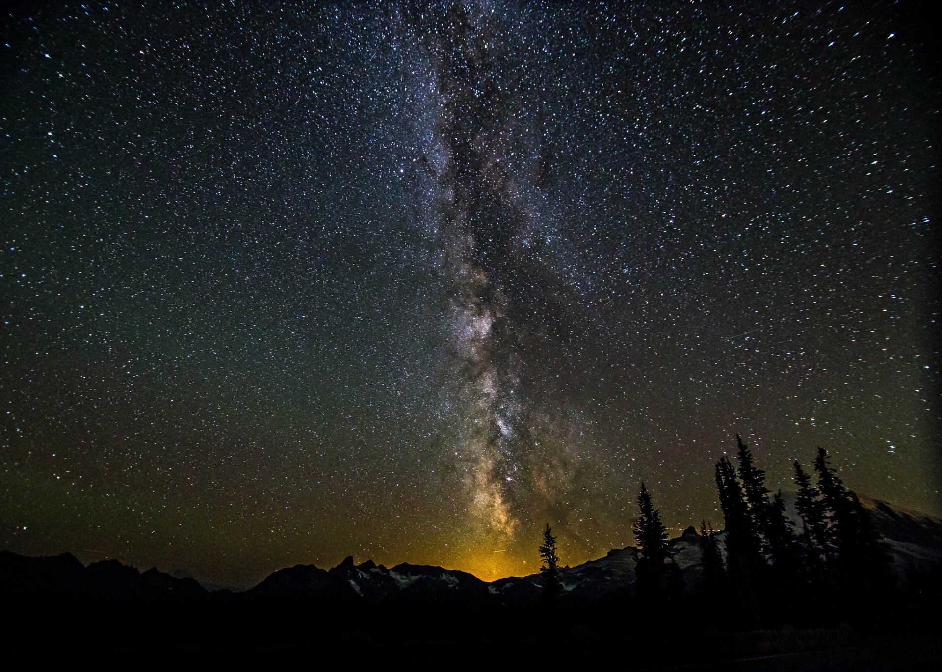 espace étoiles nuit espace voie lactée arbres forêt montagnes