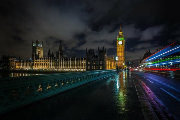 Big Ben à Londres avec veilleuse