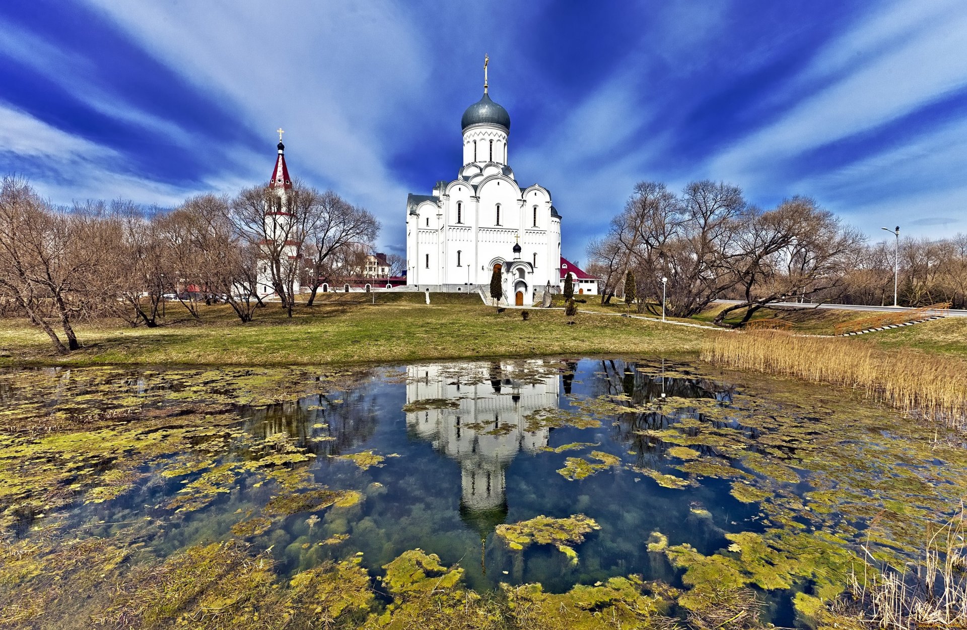 minsk république de biélorussie église saint-pokrovsky biélorussie arbres nature