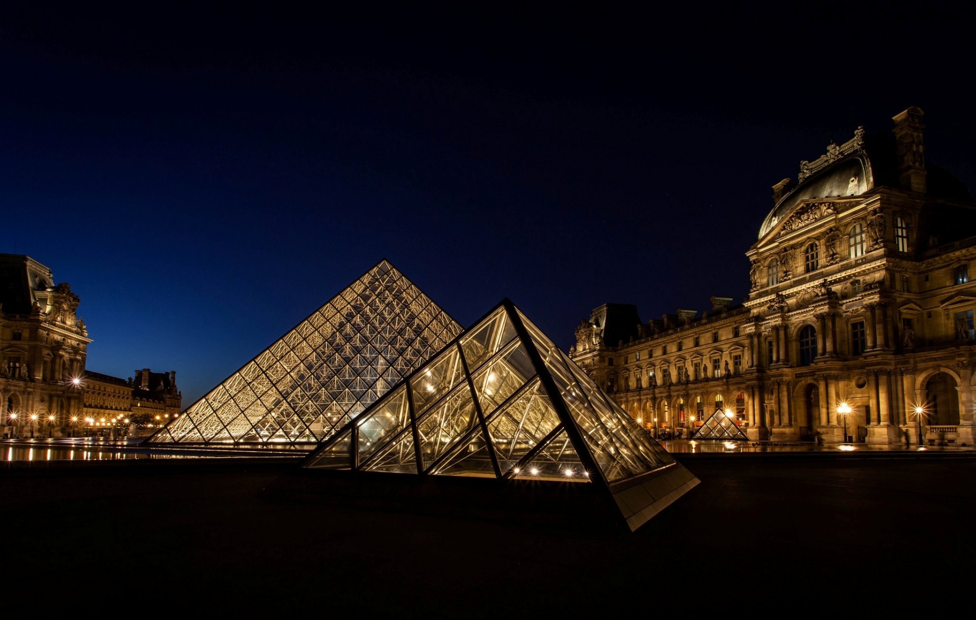 louvre france paris musée pyramide lumière éclairage ville nuit