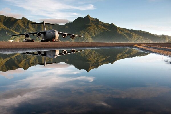 Beau paysage avec un grand avion