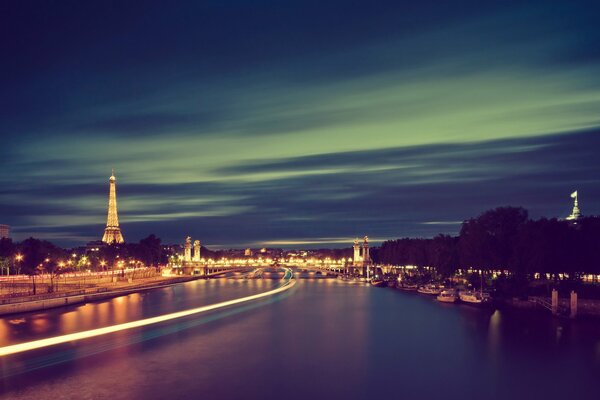 Lumières de la nuit Paris rivière ephel tour