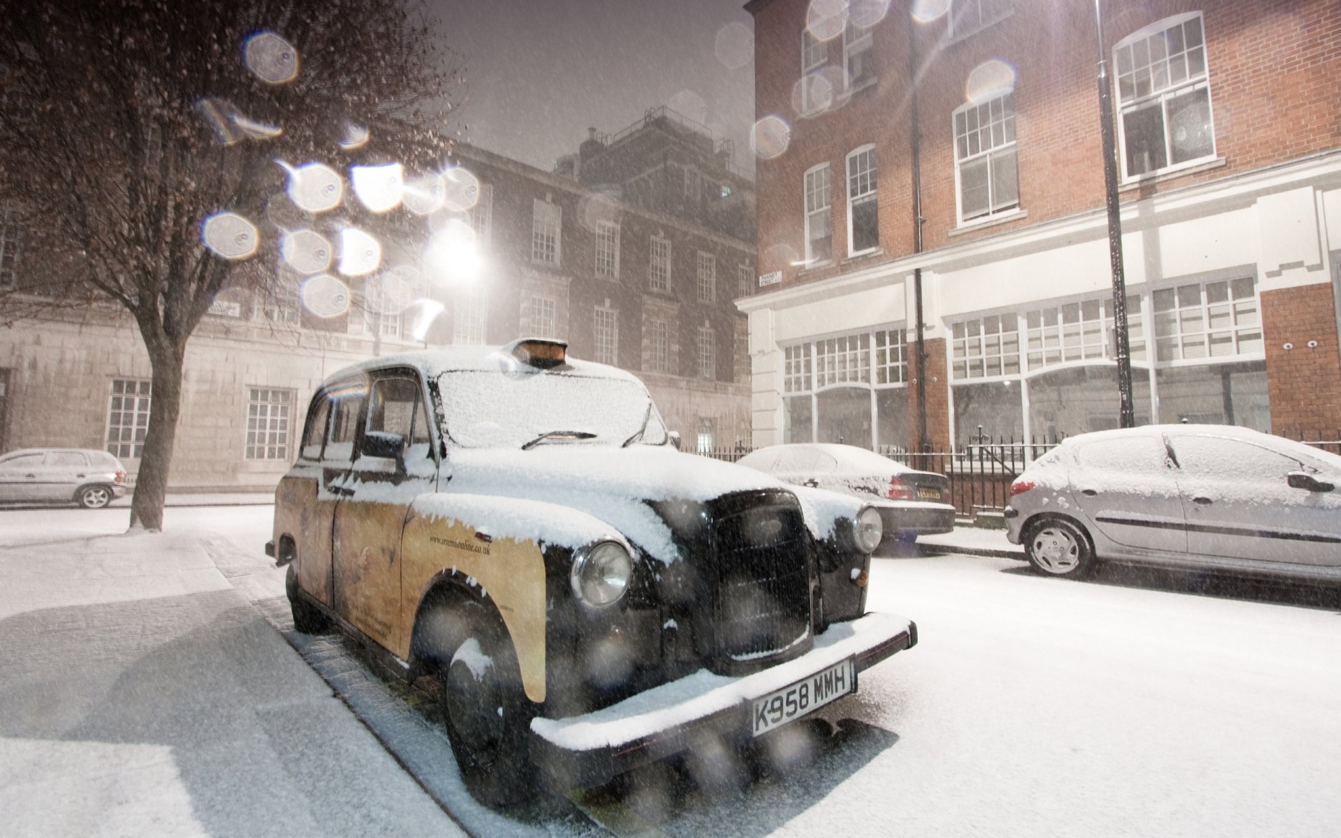 villes voitures voiture londres angleterre brouette brouettes neige chutes de neige gel froid temps mauvais temps maisons hiver papier peint d hiver papier peint d hiver blizzard flocons de neige flocon de neige givre blanc blanc gel soirée arbre arbres lumière lanternes fond d écran large fond d écran large winte