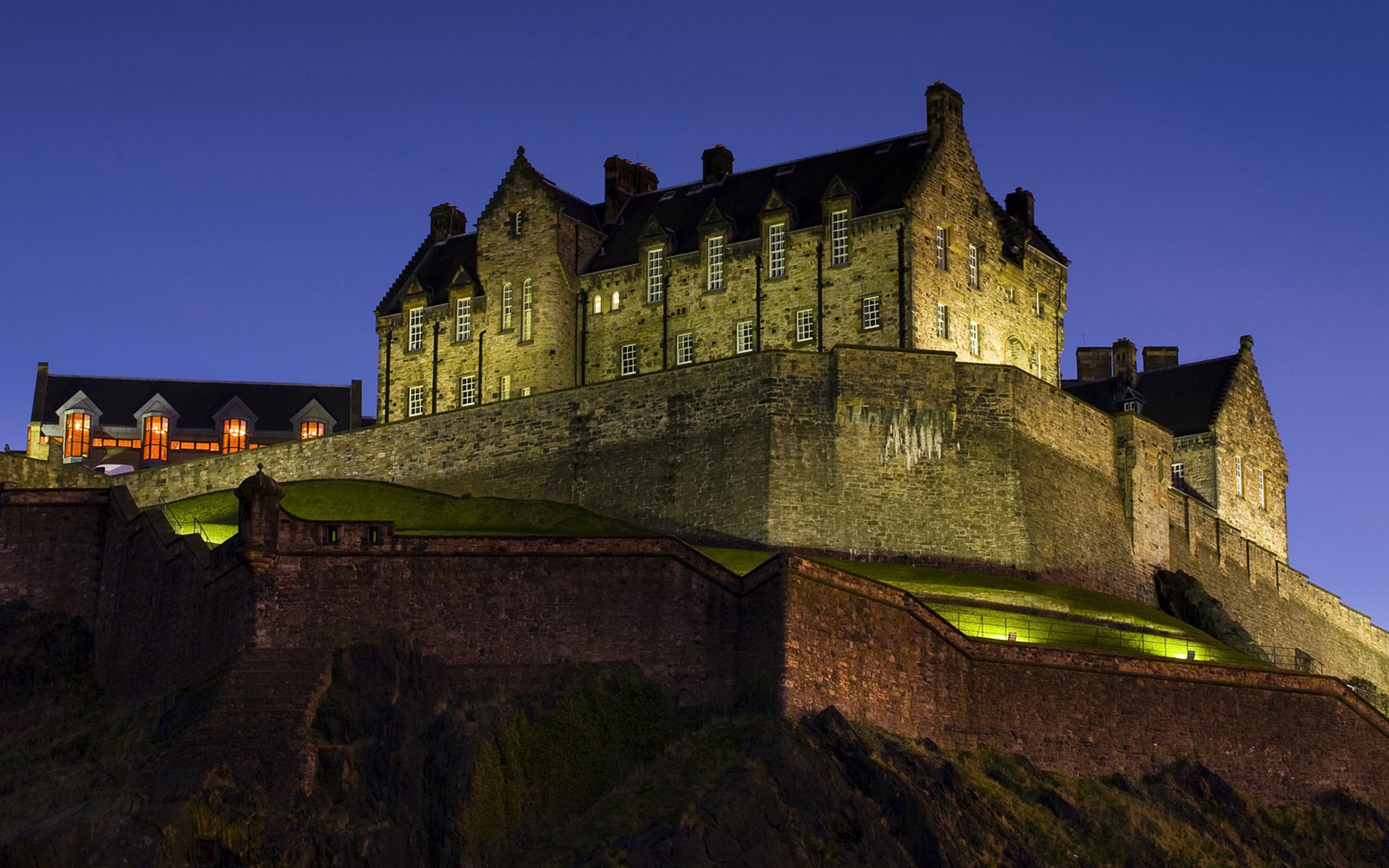 bleu nuit majestueux château