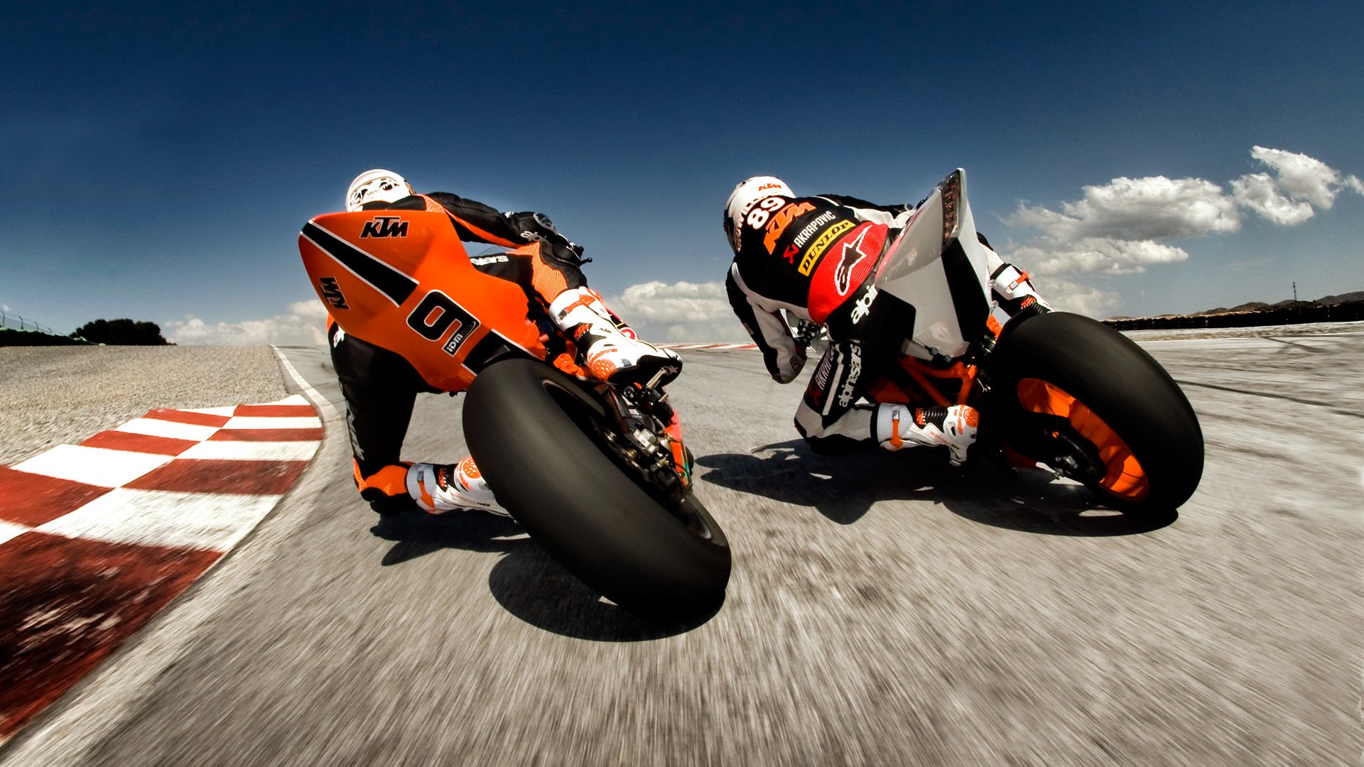 motos coureurs piste vitesse