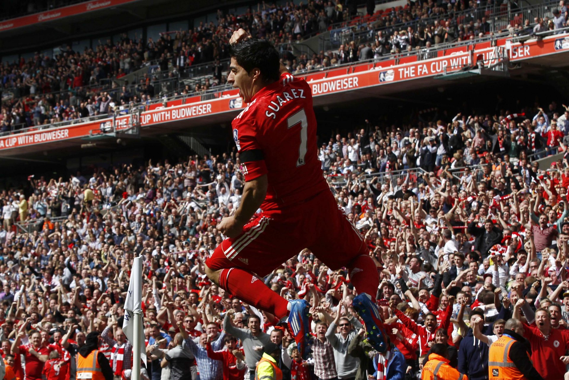 liverpool football suarez 2012 fans angleterre suarez but victoire
