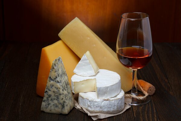 Beau vin rouge au fromage