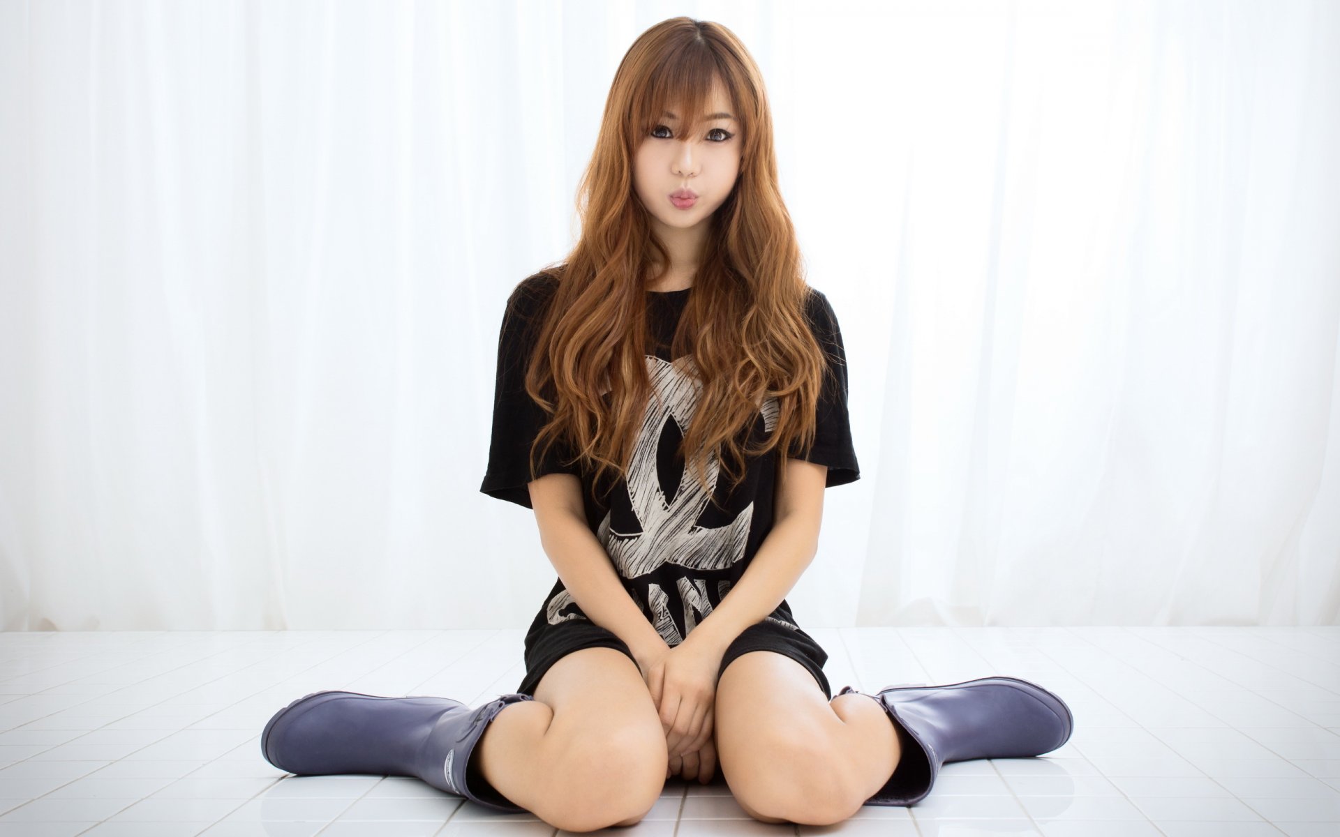 fille asiatique pose