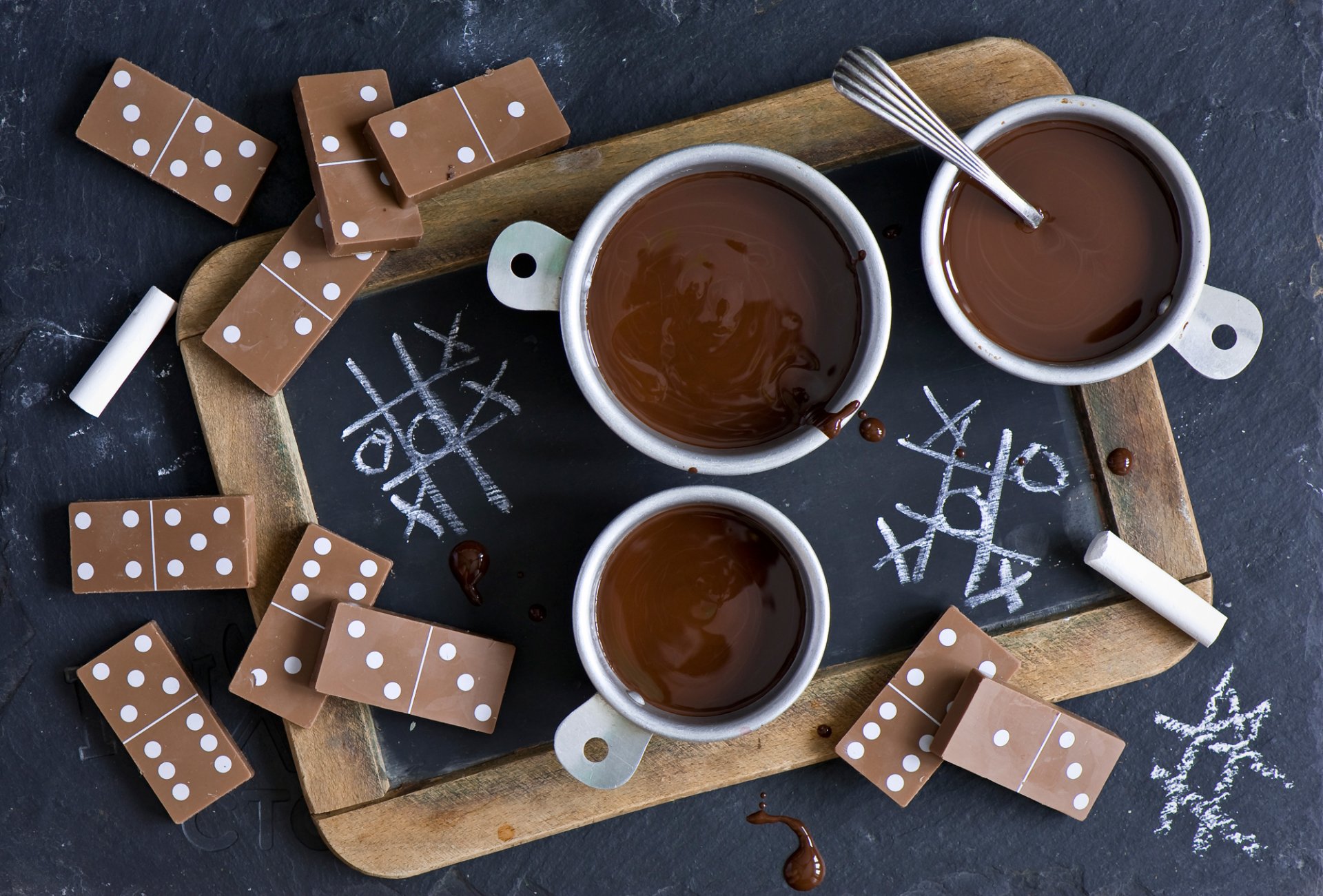 chocolat tasses dominos