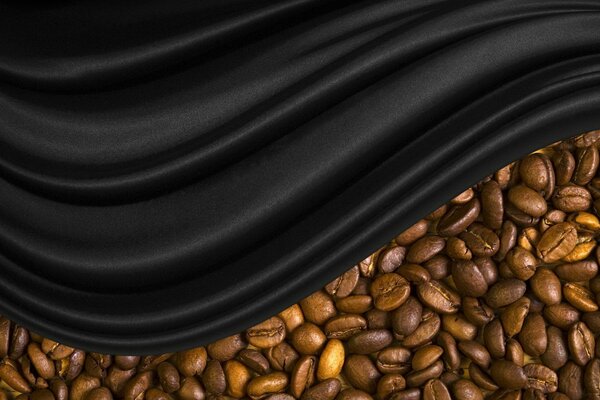 Drap de soie noir sur le café