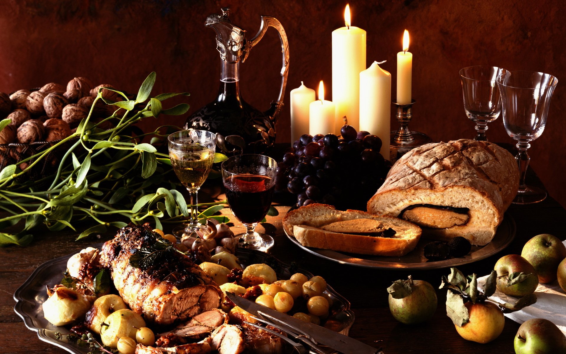 viande cuite au four rouleau légumes raisins vin nature morte