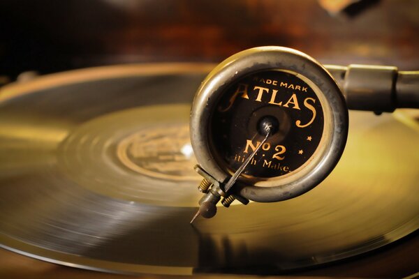 Vintage Music Center - gramophone avec disque