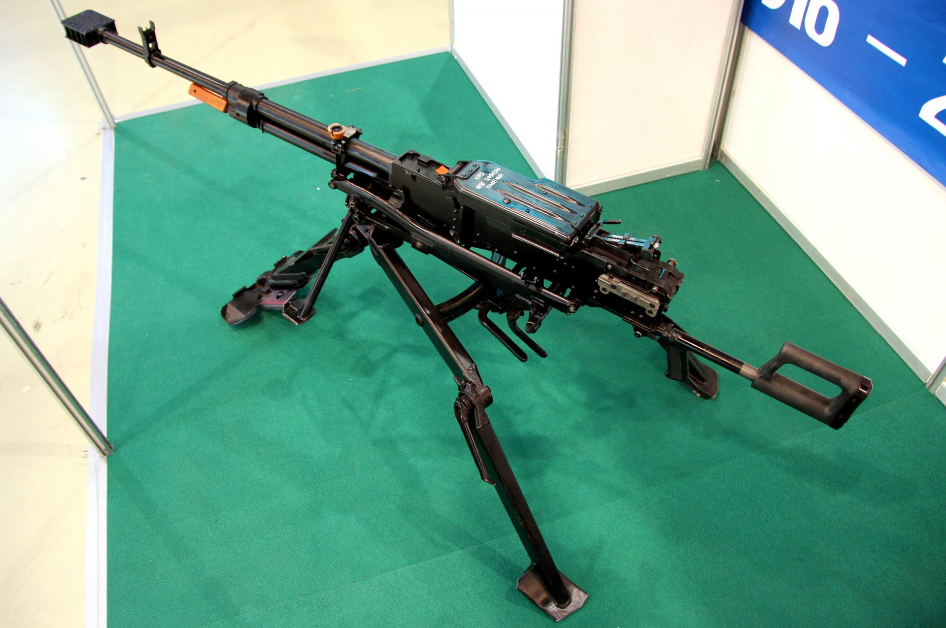 kord russe gros calibre ruban alimentation cartouche 12.7×108mm développé 1997 année masse corps de mitrailleuse 5kg machine 6t7 - 16kg machine 6t19 - 7kg visée portée 2000m longueur canon 1070mm cadence de tir 650-800 coups mines initiale avec