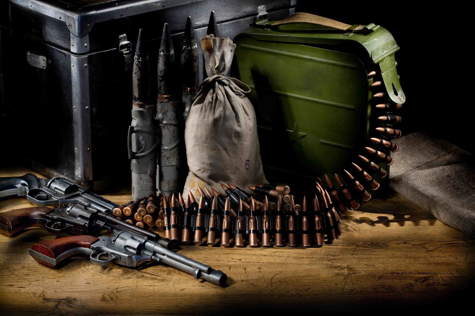 revolvers pistolets cartouches ruban munitions armes