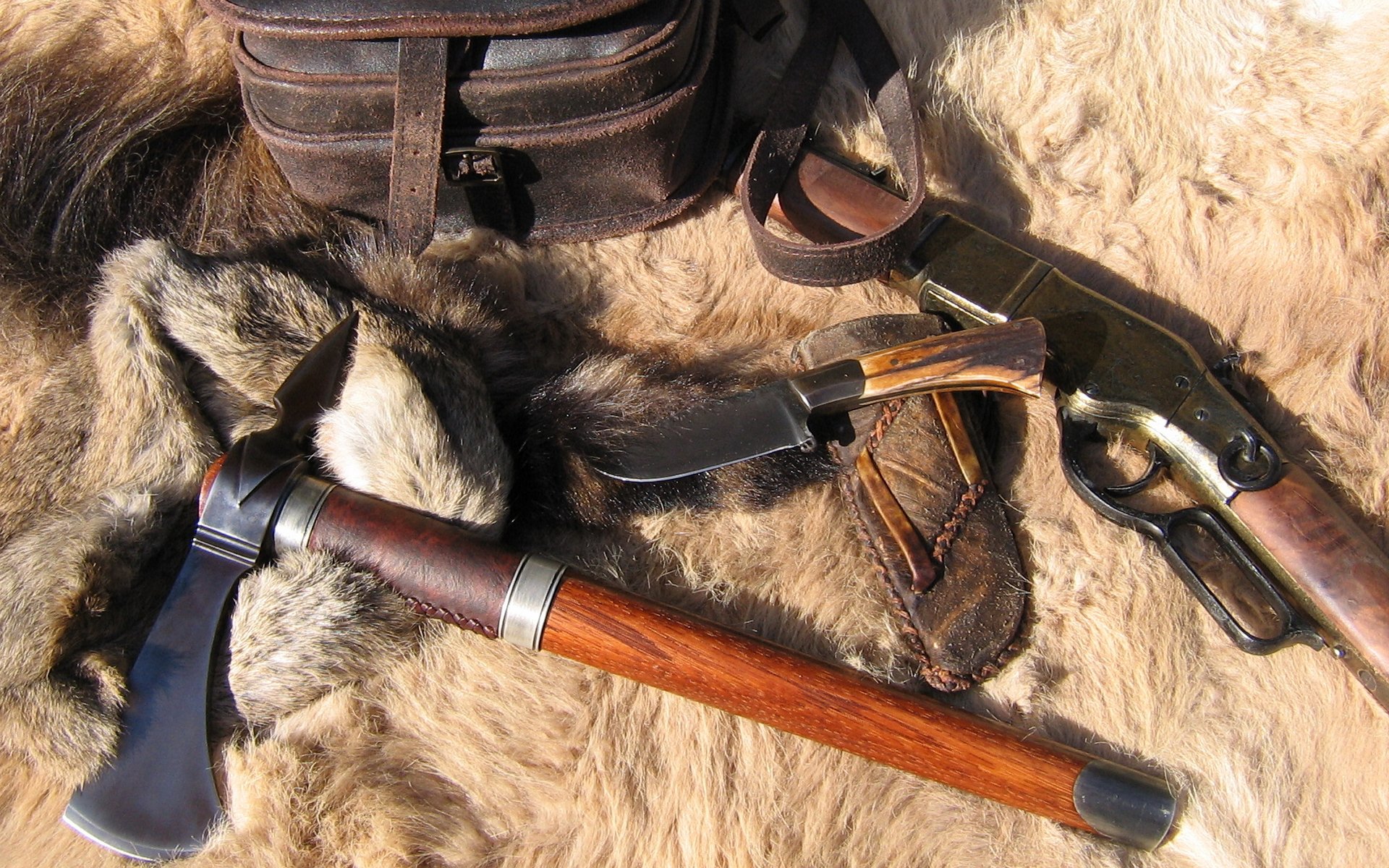 couteau hache tomahawk fusil fourrure