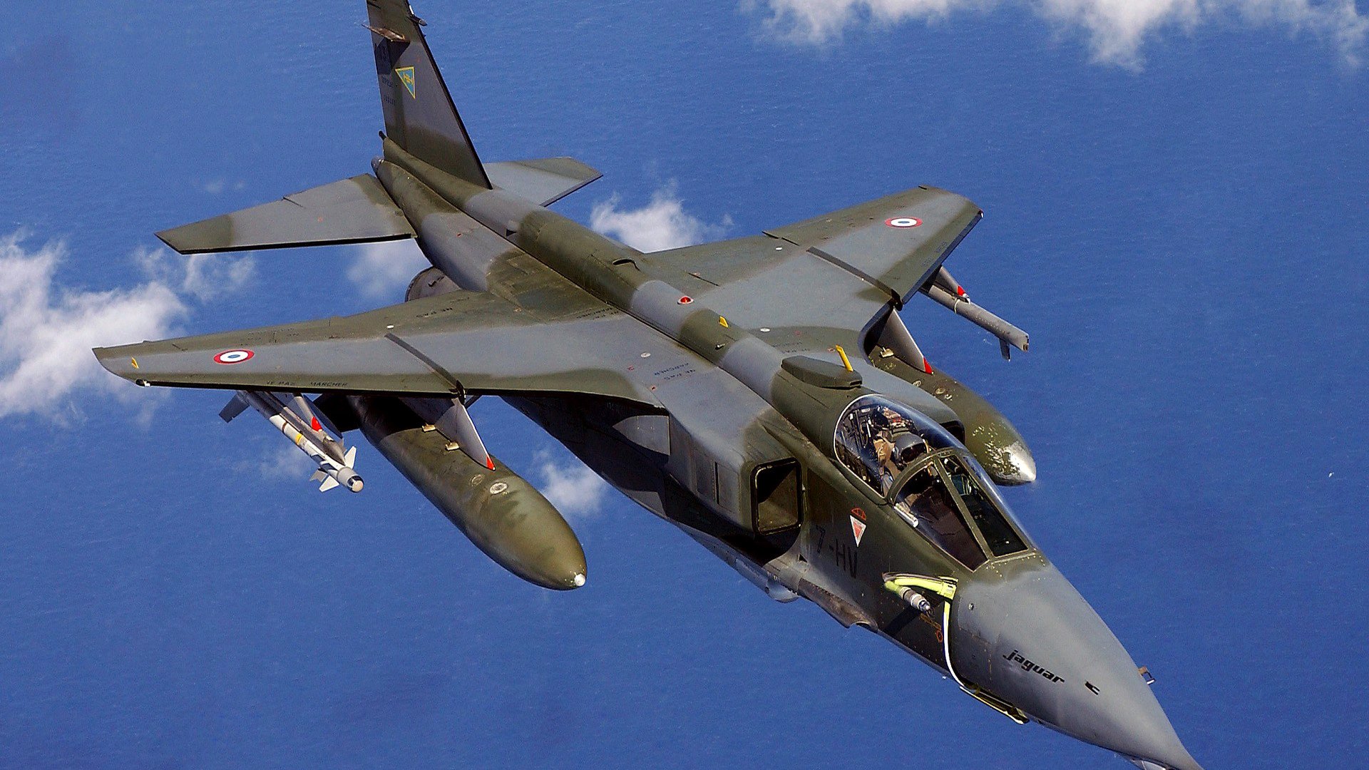 epecat jaguar combattant bombardier avion ciel nuages