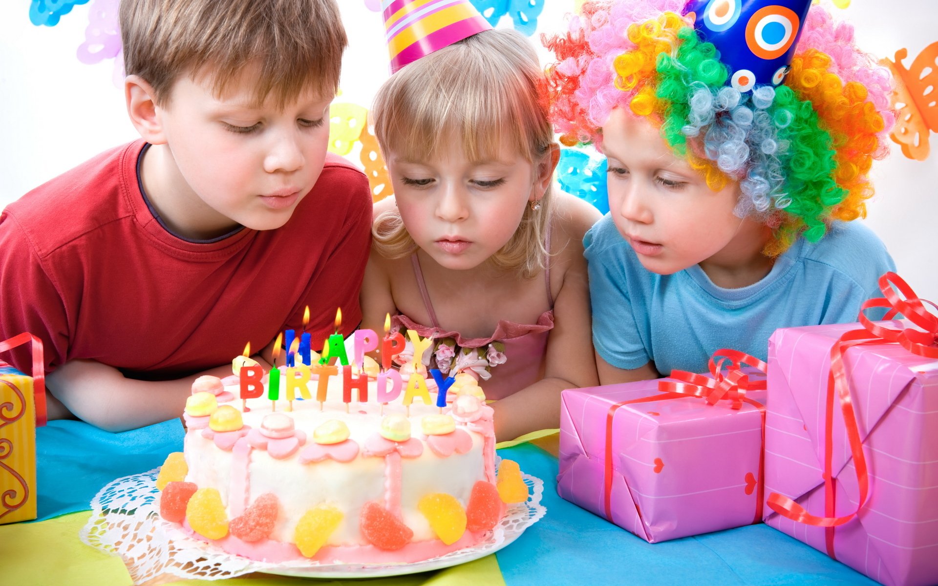 vacances anniversaire gâteau enfants enfant cadeau ruban ruban rose garçon fille